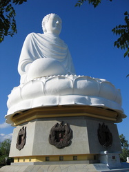 Buddha bei der Long Son-Pagode