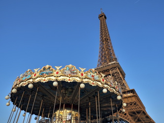 Karussell vor dem Eiffelturm