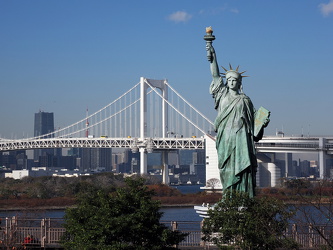 Statue of Liberty und Rainbow Bridge