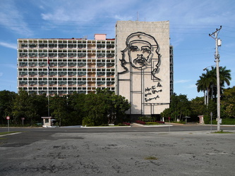 Platz der Revolution mit überdimensionalen Che an der Fassade