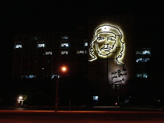 Che-Konterfei am Haus der Staatssicherheit am Platz der Revolution