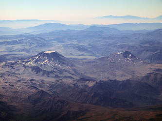 Vulkanlandschaft auf dem Flug nach Patagonien
