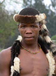 Zulu mit traditionellem Gewand