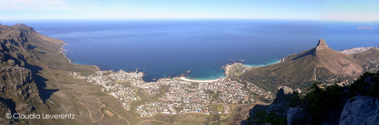Panoramablick vom Tafelberg auf die Küste