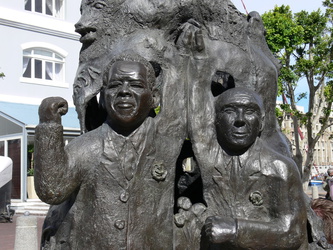 Mandela und de Klerk Denkmal an der Waterfront in Kapstadt