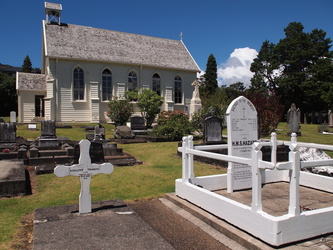 Alte Kirche mit Friedhof