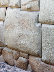 Cusco - Der berühmte Stein der Calle Hatunrumiyoc