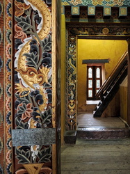 Kunstvolle Türen im Punakha Dzong