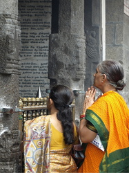 Beim Gebet im Kapaleeshwarar-Tempel