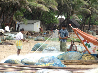 Fischer kontrollieren die Netze