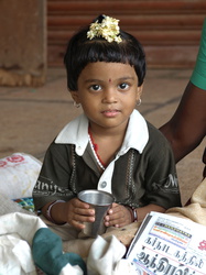 Kleines Mädchen am Shiva-Tempel von Vaithisvarankoil