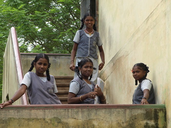 Mädchen in Schuluniform