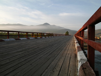 Terelj Brücke im Morgennebel