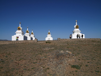 Neugebaute Stupas