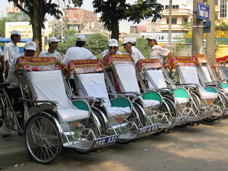Cyclo-Fahrer warten auf Kundschaft