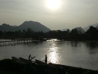 Vang Vieng - Abend am Fluß