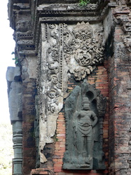Preah Ko-Tempel mit Stuckornamenten