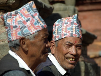 Nepalesen mit den traditionellen Hüten