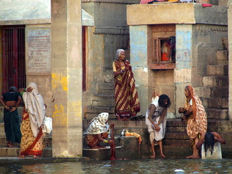 Morgendliches Bad im Ganges