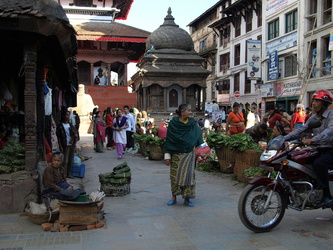 Gemüsehandel zwischen den Tempeln und Pagoden am Durbar Square