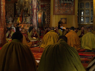 Mönche beim Gebet