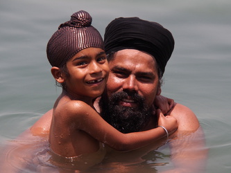 Vater und Sohn beim Bad