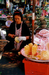 Ananas-Verarbeitung auf dem Markt