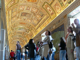 Prunkvoller Gang im Vatikanmuseum