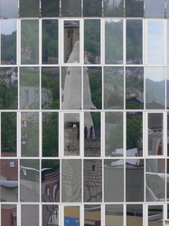Jena - Spiegelnde Fassade des Jen-Tower