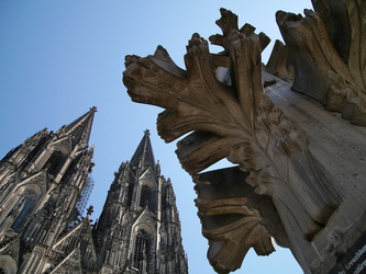 Köln - Kreuzblume vor dem Dom