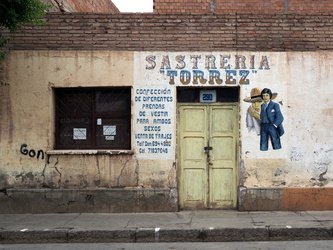 Tupiza - Laden mit gemalter Werbung