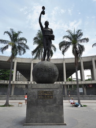 Rio de Janeiro - Bellini-Statue am Maracanã-Stadion