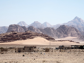Wüste und Felsformationen