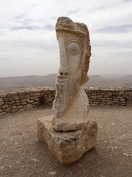 Skulptur am Ramon Krater