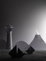 Leuchtturm mit Schiffen und Vulkan