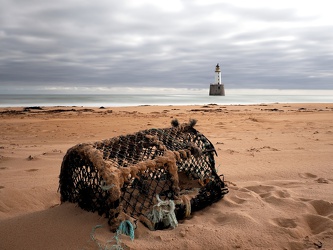 Rattray Head Lighthouse und Reuse am Strand