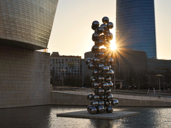 Bilbao - Guggenheim-Museum - Tall Tree and the Eye