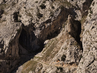Senda del Cares - Felshöhle am Wanderweg