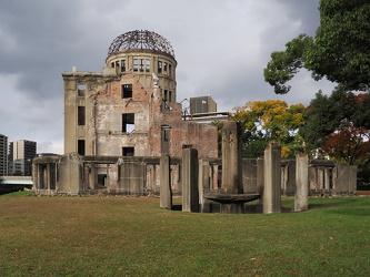Friedensdenkmal - Historische Überreste der Atombombenexplosion