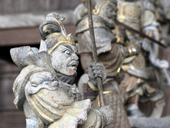 Daishoin - Kriegerskulpturen am Schrein