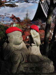 Kleine Rakan-Statuen am Tempel Daisho-in