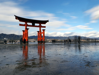 Itsukushima Shrine Otorii Gate bei Ebbe