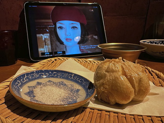 Gegrillter Knoblauch im Yakitori-Restaurant