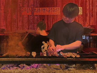 Yakitori auf dem Grill 