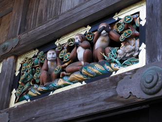 Die drei berühmten Affen am Shinkyusha
