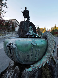 Shodo Shonin Buddhist Mönchsstatur und Wasserspeier