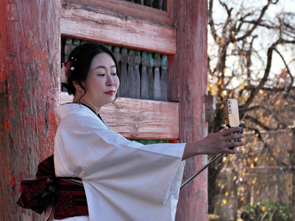 Nimon Gate - Selfie mit Kimono