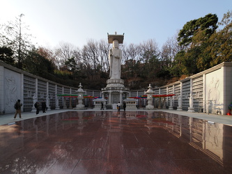 Mireukdaebul - größte Buddha-Statue in Korea