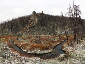 Natürliche Steinmauer am Willow Creek