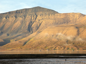 Bergkette am Adventfjord